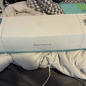 Cricut Cutting Machine Dial in White and Silver